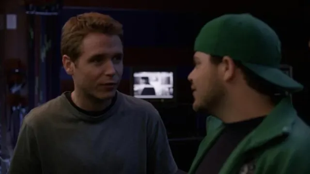 Кадры из сериала Красавцы (2004)